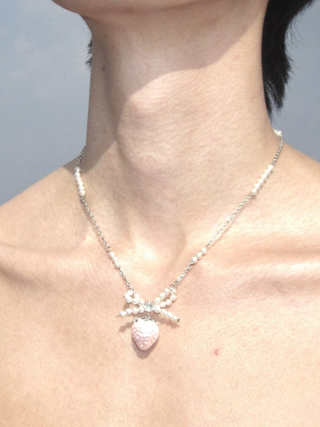 Strawberry Knot Pearl Choker Necklace